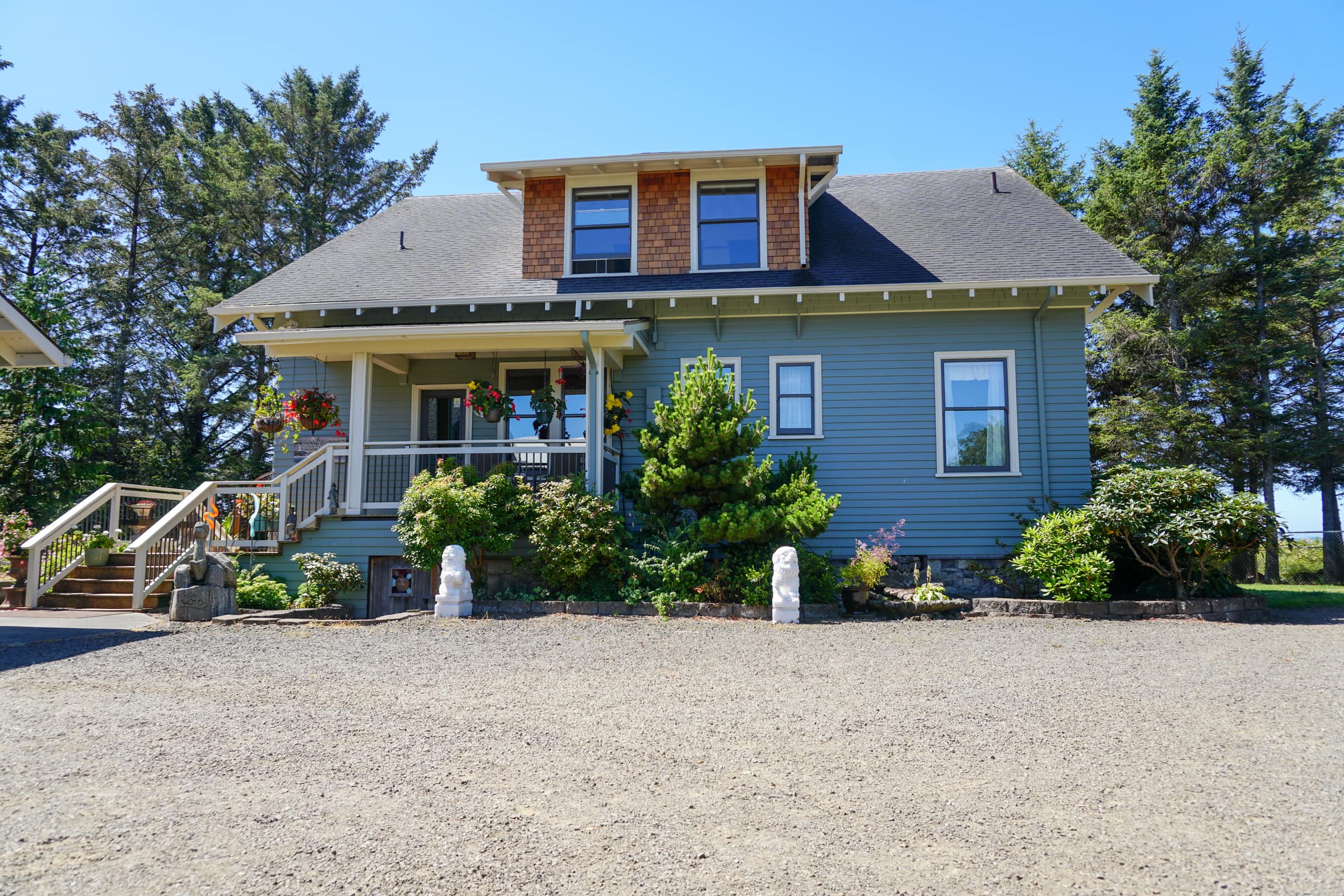 28 Chinook Luxury Waterfront Estate Exterior and Entry 1 Team Diva Real Estate Partners