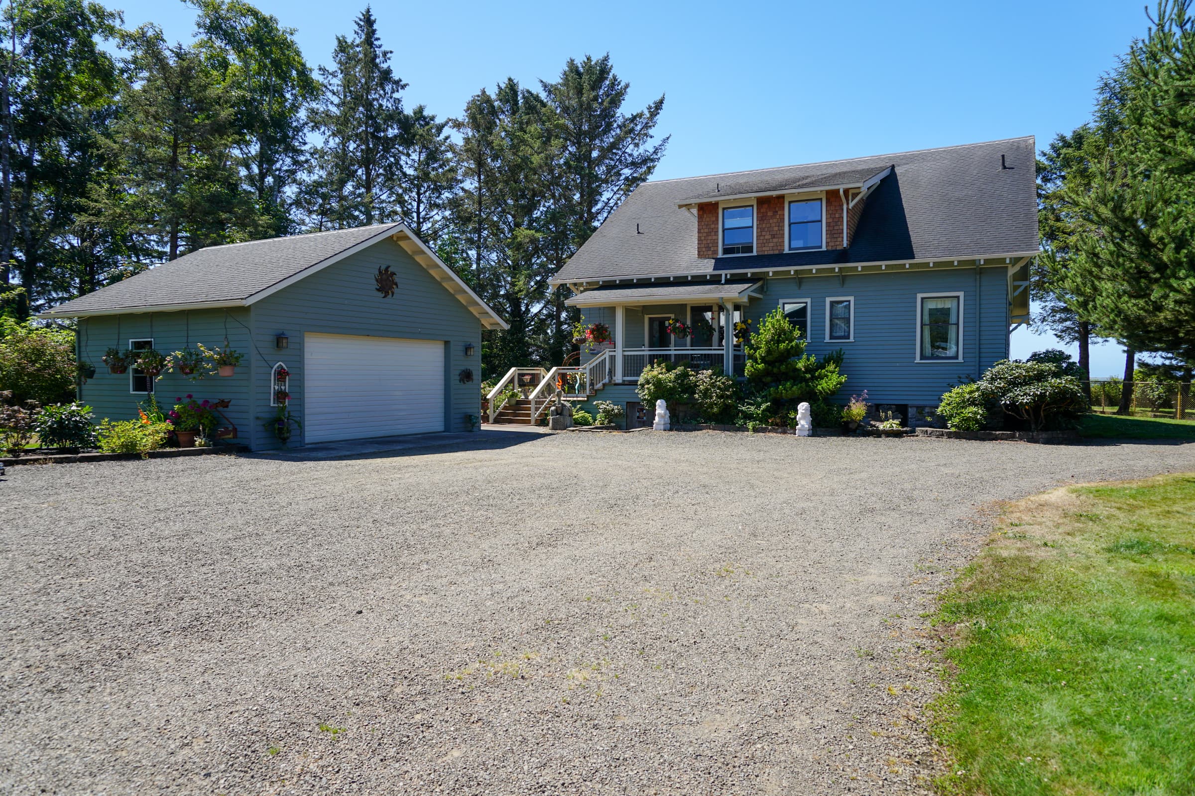 30 Chinook Luxury Waterfront Estate Exterior and Garage 1 Team Diva