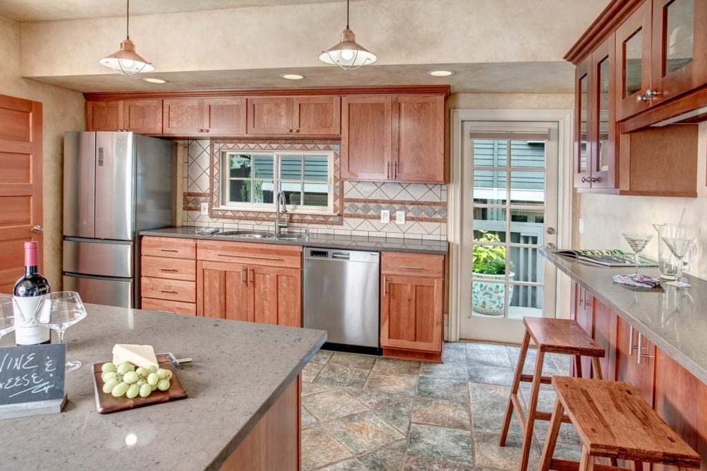 Classic Capitol Hill Home, Stainless Steel Kitchen, Breakfast Bar, Deck Entry