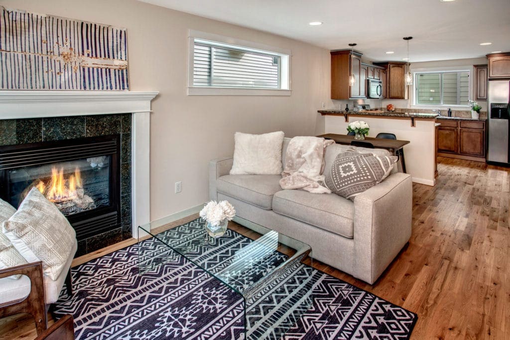 Green Lake Townhome Open Living Area, Gas Fireplace, Dining Area, Breakfast Bar, Stainless Steel Kitchen