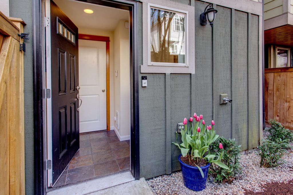 Green Lake Townhome Private Garden, Entry