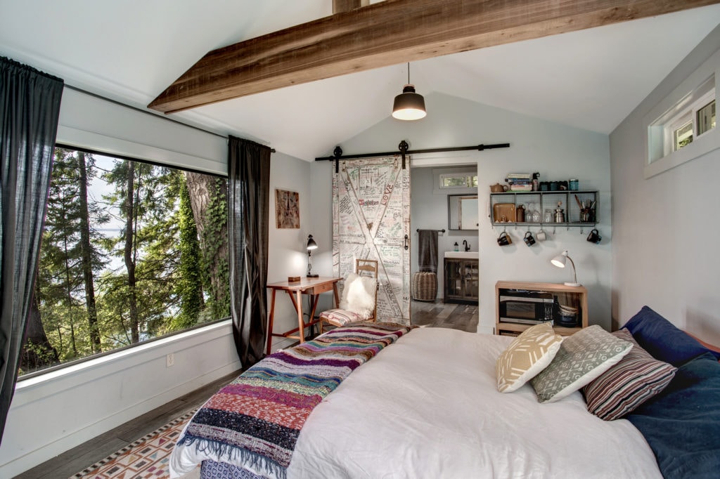 Puget Sound View Mid-Century Home Eco Cabin/ADO Cabin, Bedroom and Bathroom
