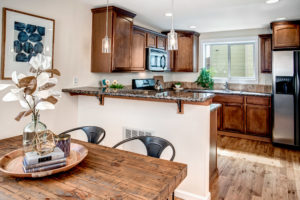 Green Lake Townhome Dining Area, Breakfast Bar, Kitchen, Stainless Steel Appliances