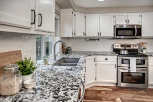 Spacious East Hill Kent Home Open Kitchen, Stainless Steel Appliances