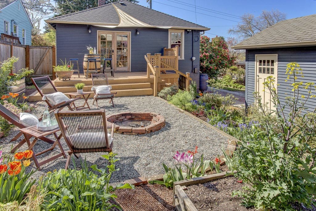 Charming Ballard Cottage Back Yard and Deck