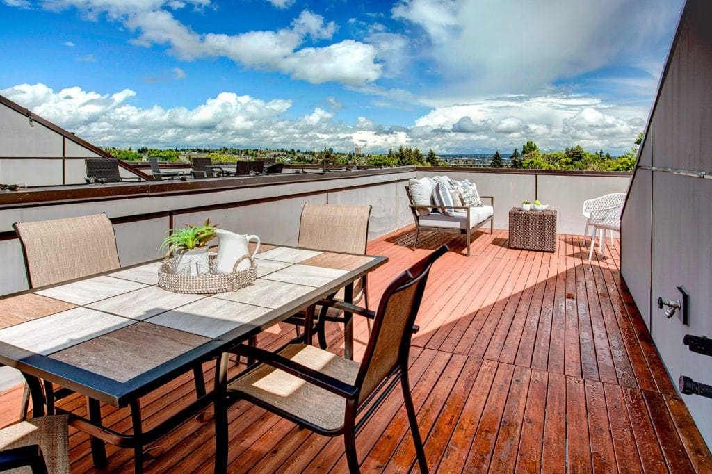 Modern Queen Anne Townhome Rooftop Deck and Seattle Views