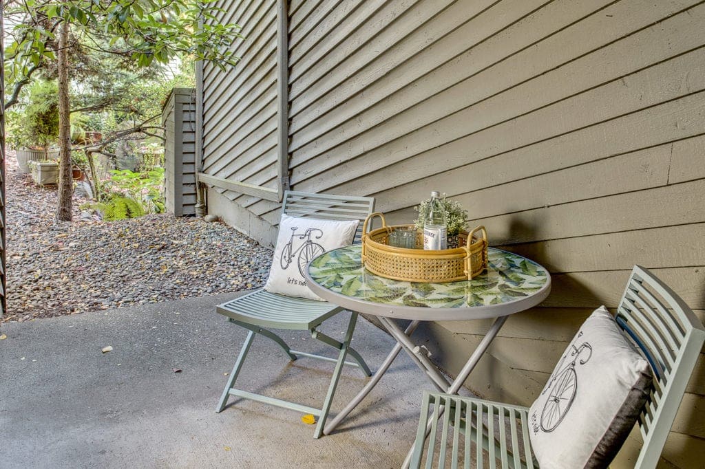 Burien Condo Private Patio