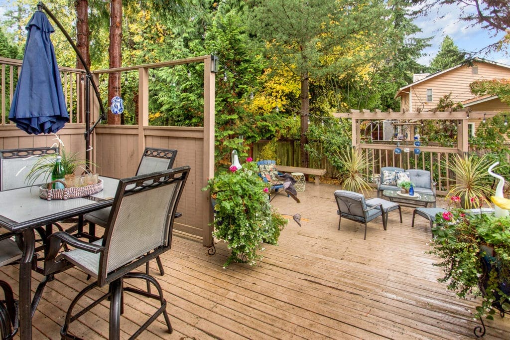 North Lynnwood Home Entertaining Deck