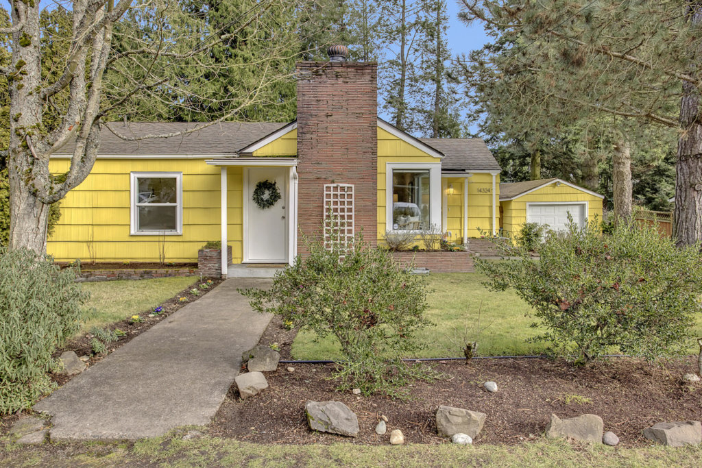 North Seattle Home Front Yard and Front Entry