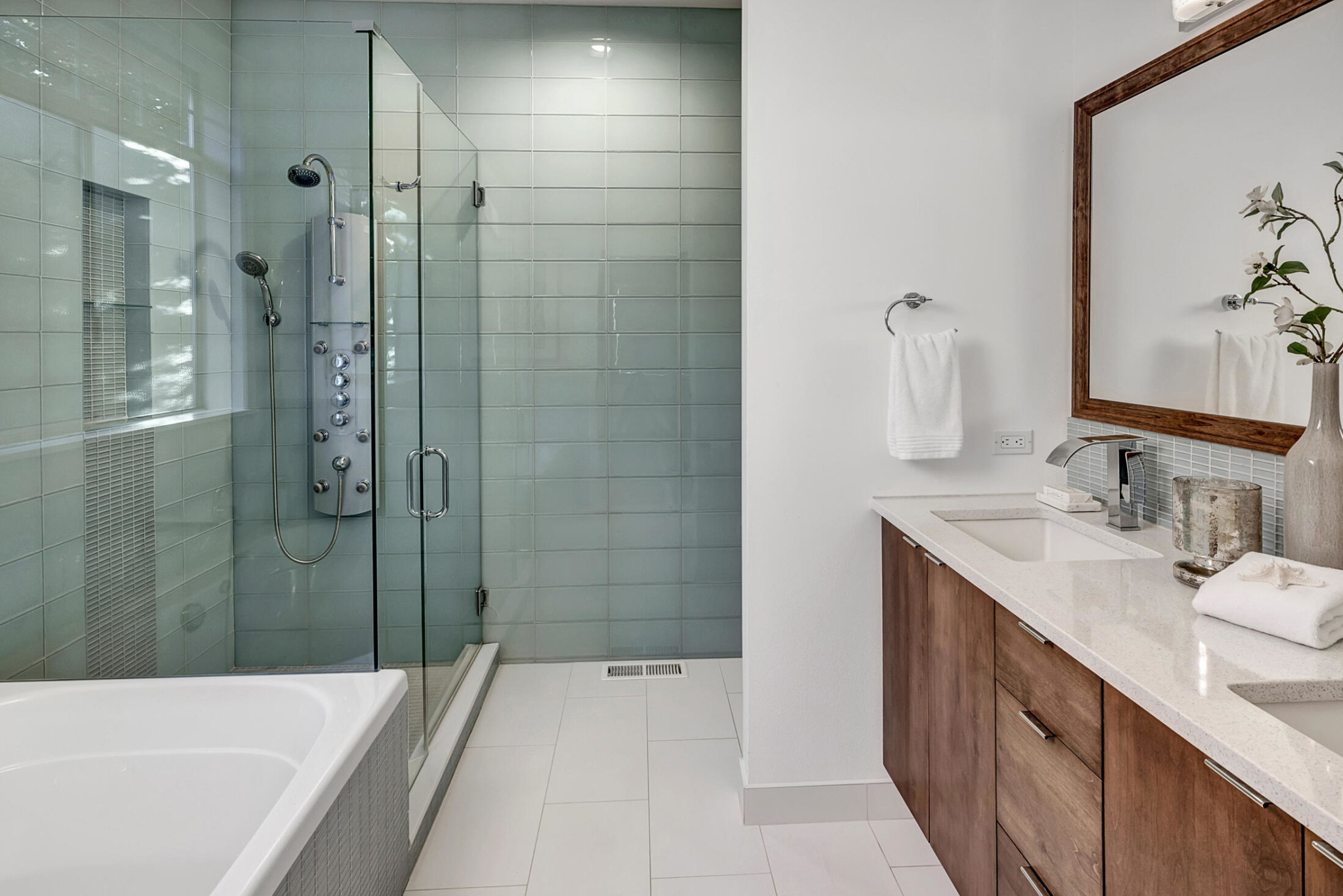 Wedgwood Home Owners Suite Full Bathroom