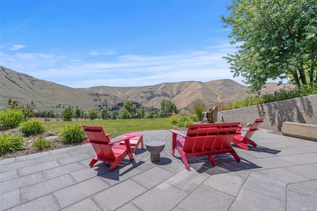 Yakima Canyon Ranch Home Modern Open Granite Patio with views of the canyon