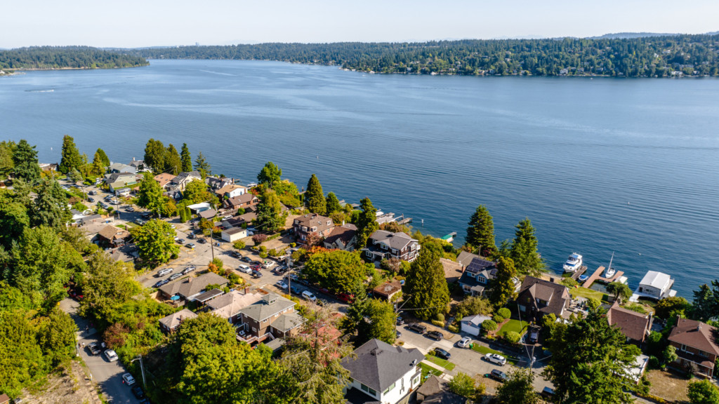 Ariel View of Pritchard Island in south Seattle and of Lake Washington on a sunny day